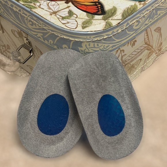 Dr. Scholl's Cushioning Heel Cups and Massaging Gel Heel Cushions - Picture 5 of 9